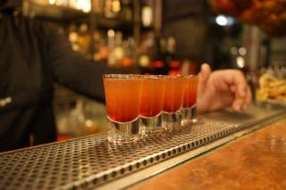 Choisir un verre tiki bar pour ses cocktails exotiques