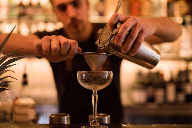 Passoire Hawthorne 2 dents cuivre : bien filtrer vos cocktails Passoire Hawthorne 2 dents cuivre : bien filtrer vos cocktails