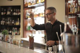 Shaker parisien dore pour cocktails