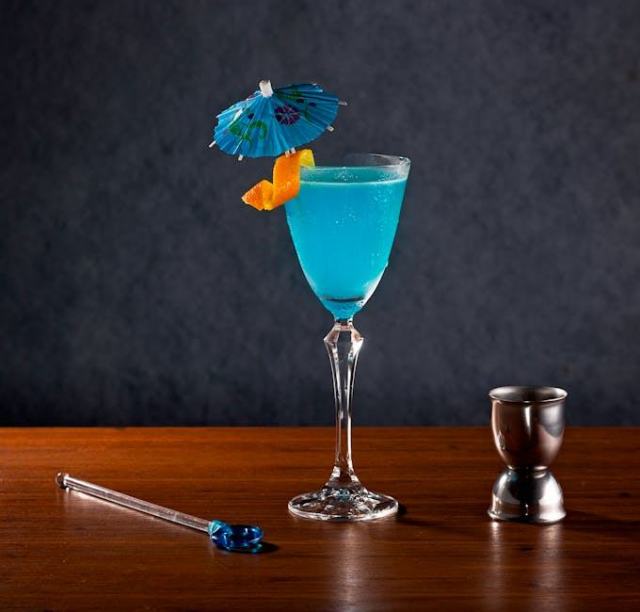 Agitateurs parapluie pour décorer vos cocktails avec fantaisie Agitateurs parapluie pour décorer vos cocktails avec fantaisie