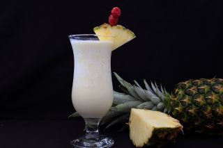 Verre ananas pour cocktails tropicaux et service tiki