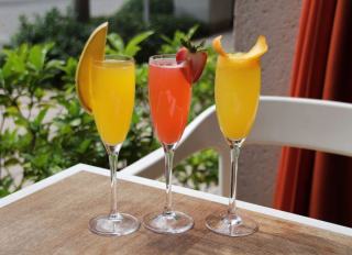 Verre à cocktail plastique : matières, formes et contenances