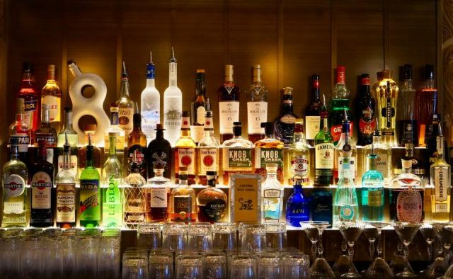 Et si la chartreuse devenait votre ingrédient signature en cocktail ? Et si la chartreuse devenait votre ingrédient signature en cocktail ?