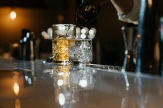 Petit verre a cocktail île de paque marron | Place Cocktail