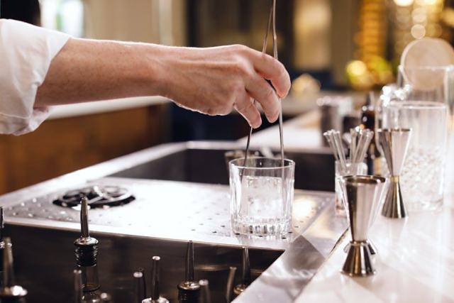 Pince à glaçon robuste pour un service de bar impeccable