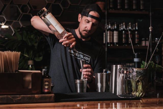 Shaker barman polyvalent pour toutes les techniques de préparation