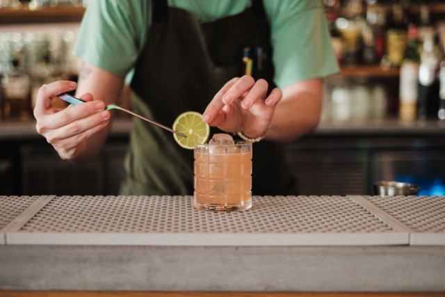 Shaker cocktail en verre : décryptage