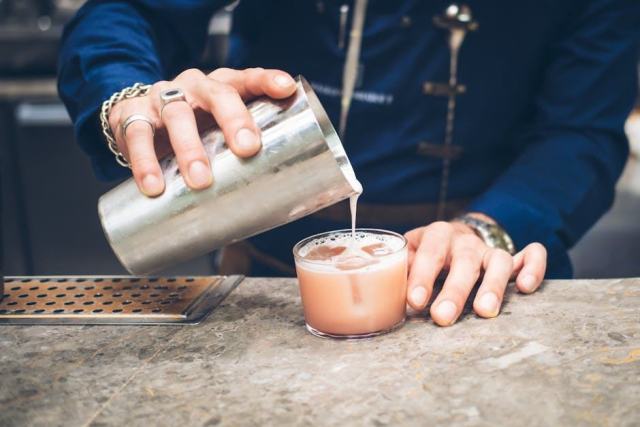 Shaker gradué pour préparer vos cocktails sans doseur séparé Shaker gradué pour préparer vos cocktails sans doseur séparé